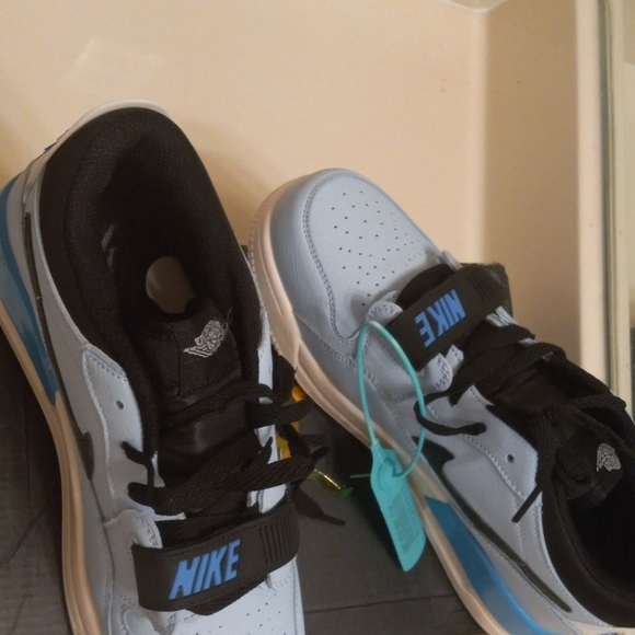 Air Jordan - Picture 4 of 6